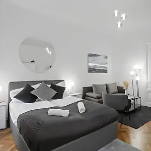 https://super-close-to-metro-two-bedroom-with-netflix-13.vienna-besthotels.com